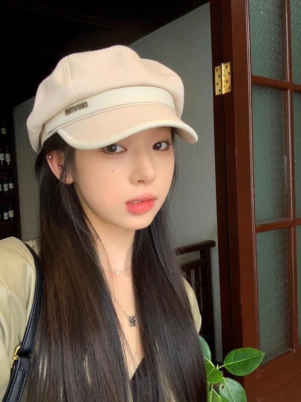 韓国の百合ベレー帽の女性は秋冬に顔を見せます。|undefined