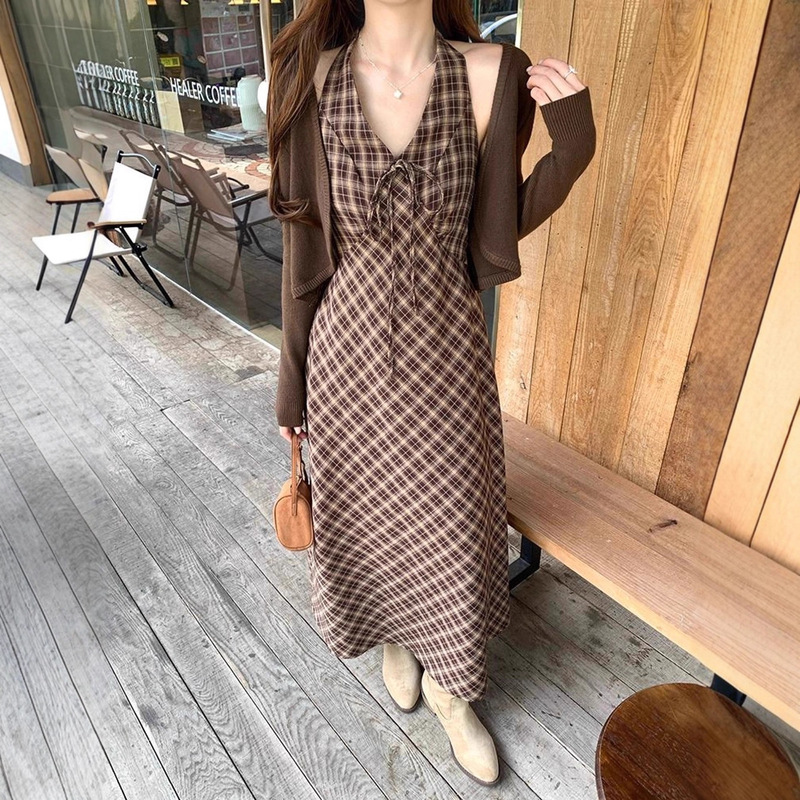 美拉德挂脖格子吊带连衣裙女2025秋季新款系带设计感收腰显瘦长裙|undefined