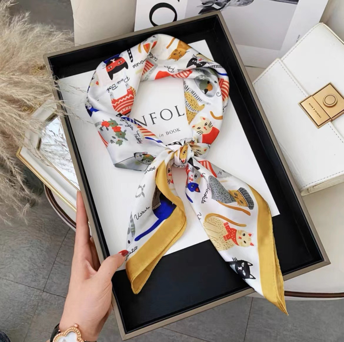 Nuevo bufandas de seda primavera y verano de alta calidad 70cm bufandas cuadradas de moda de estilo exterior bufandas decorativas delgadas bufandas cuadradas pequeñas