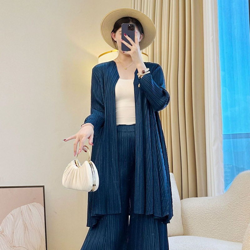 Miyake-Style Mid-Length Trench Coat for Women, Lightweight and Simple, Elegant for Commuting, Pleated Jacket, Cardigan, Solid Color, High-End Pleated Clothing