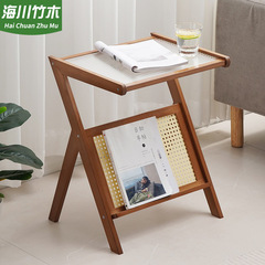 ソファーのそばのお茶は軽くて豪華な小戸型の小さいテーブルのお茶の間で移動します。