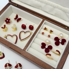 �������t���h�ϼ��p�ݸ߼��А��Ķ��Ů��ʽ�͹žƼtɫ������