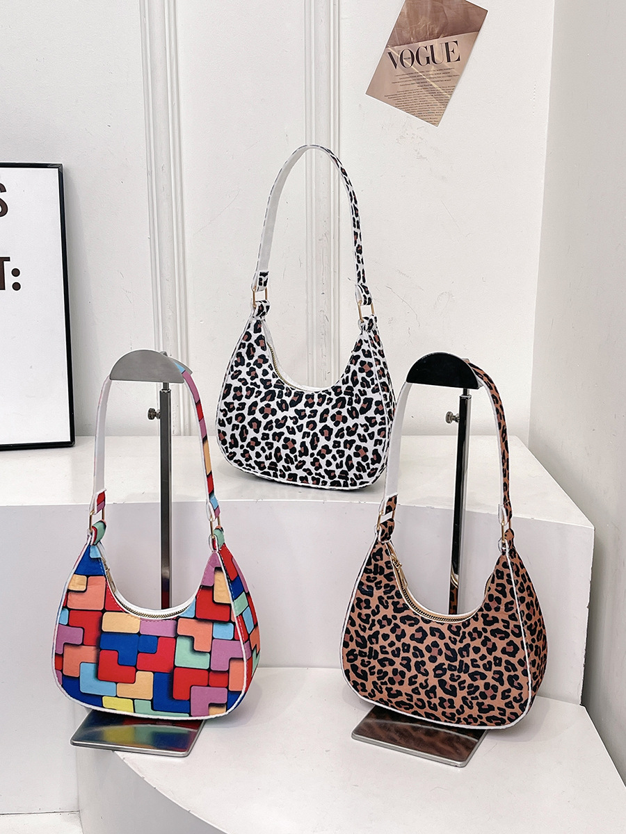 Bolsas transfronterizas para mujeres 2026 nuevo nicho de leopardo bolsas de brazo de moda para mujeres bolsas de hombro de fieltro de color universal