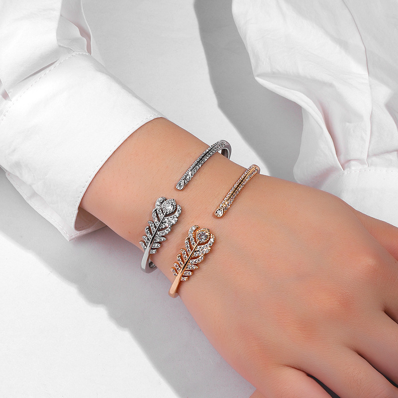 New Retro Luxury Feather Bracelet Leaf Hollow Micro-Encrusted Rhinestone Bracelet Simple Women's Accessories Internet Celebrity Hot Style