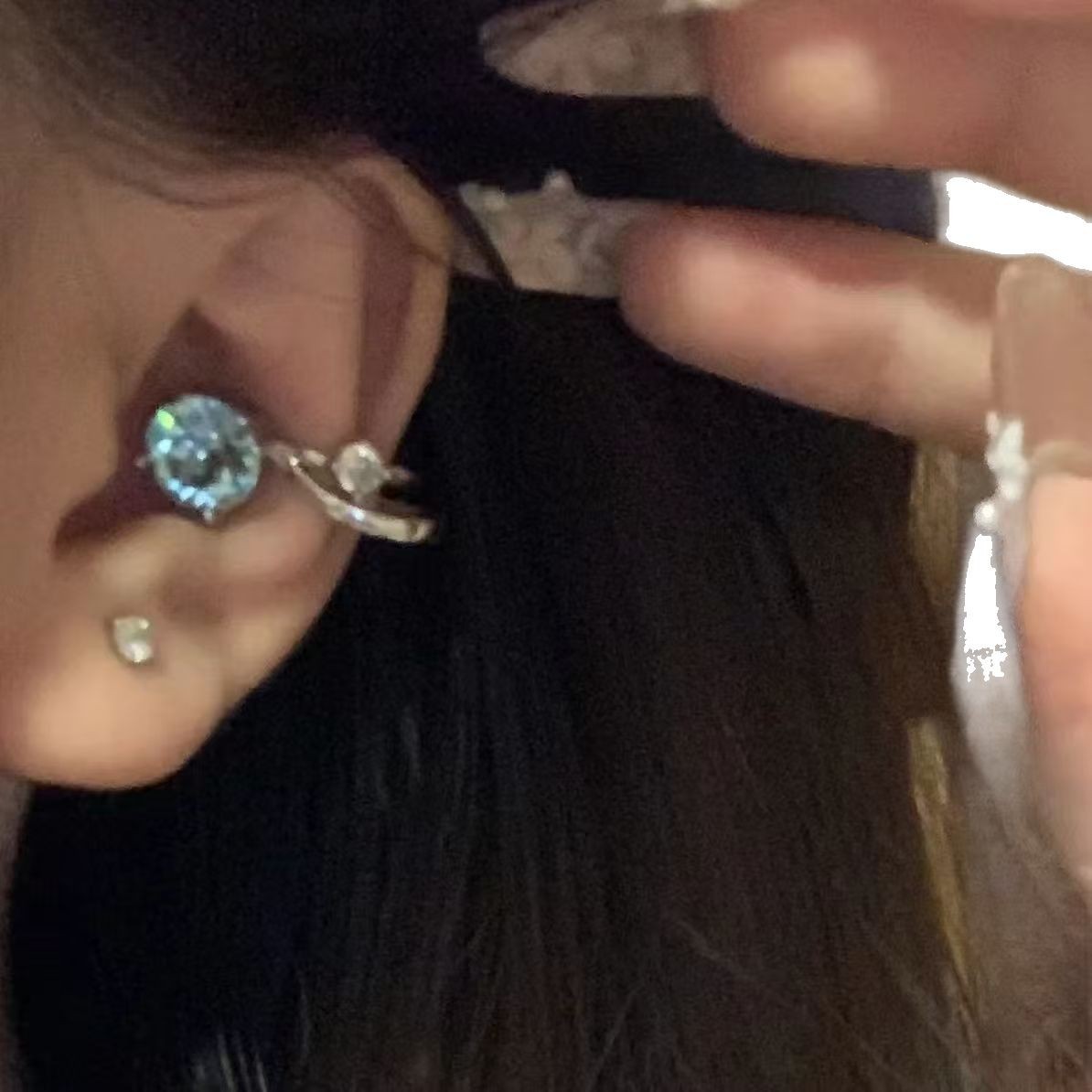 Lámpara pequeña ~ ultra-parpadeante zircón auricular clips nuevo nicho coreano diseño único viento frío universal indolor clips