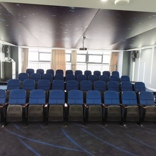 �Y�ÌWУ�����A�ݽ��Ҍ��ְ���d��Ժ���h���ۯB�������ӰԺ