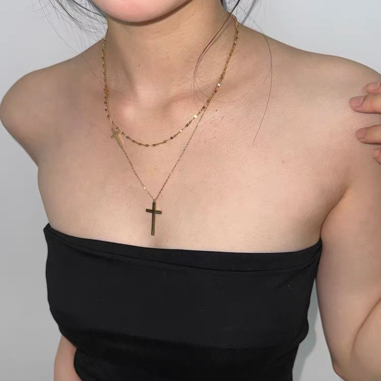 Collana a catena con croce doppia in oro per donna girocollo_voghion.com