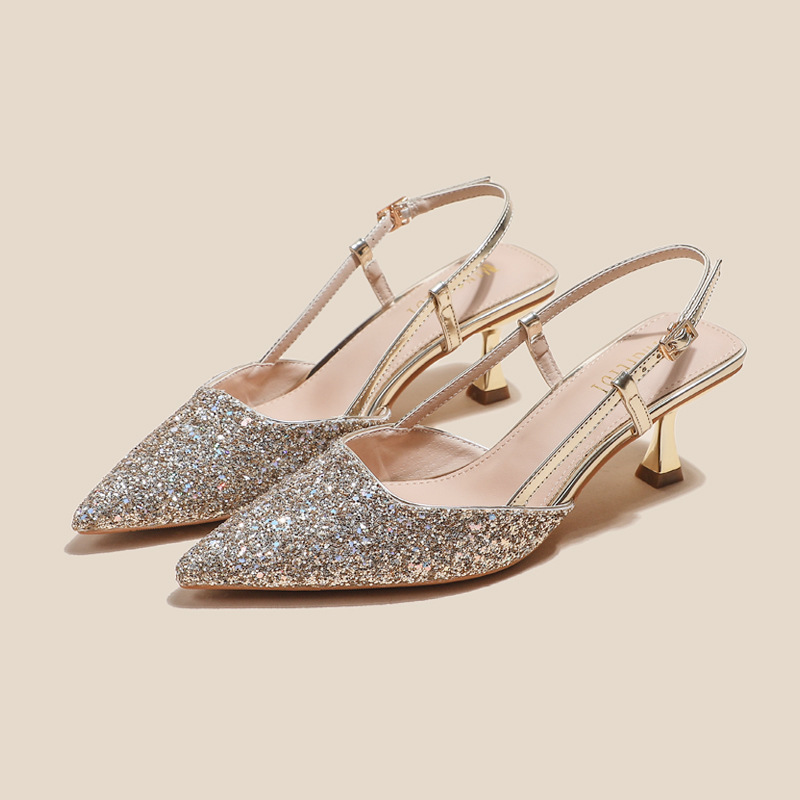 Sexy francés 2024 nueva moda de diamante sandalias de tacones de verano para mujeres tacones agudos de talón medio