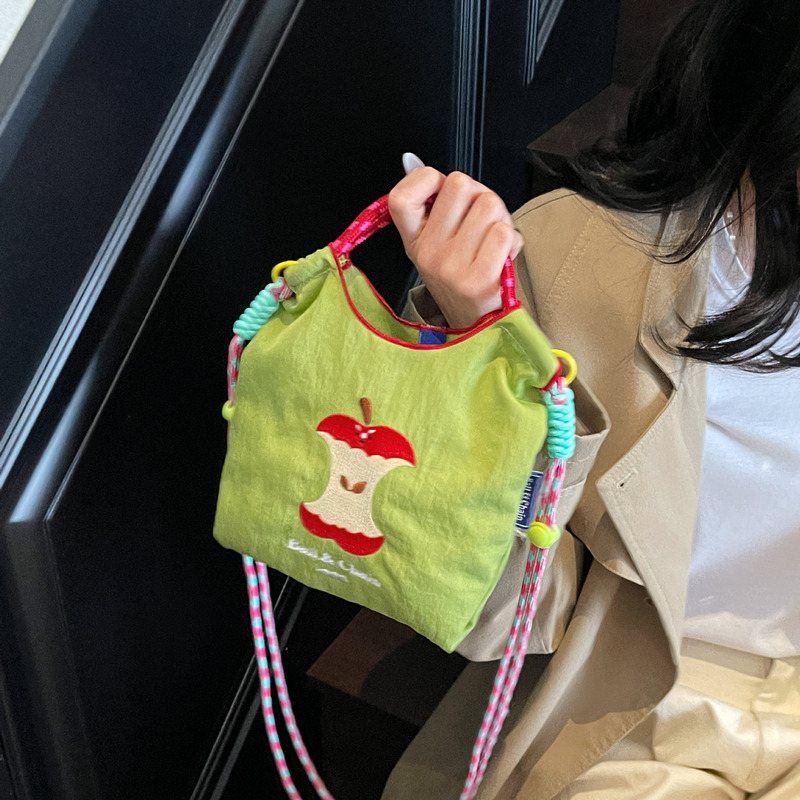 日本と韓国の漫画かわいいハンドバッグアップルボールチェーンショルダー環境に優しい刺繍ナイロンショッピングバッグクロスボディバッグ|undefined
