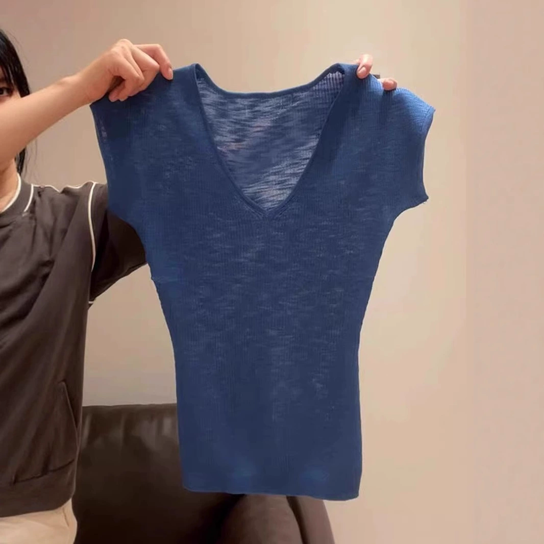 Синий трикотаж с v-образным вырезом и открытым ключицей, с короткими рукавами для женщин, новая летняя облегающая рубашка с тонким низом и элегантным верхом