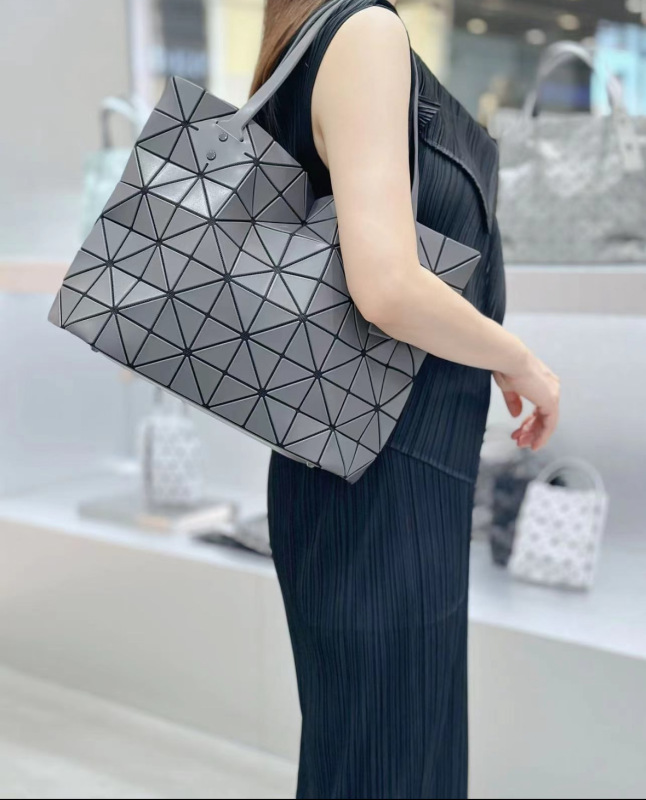原厂三宅新款摇滚7*10几何菱格女包时尚大容量磨砂手提单肩包|undefined