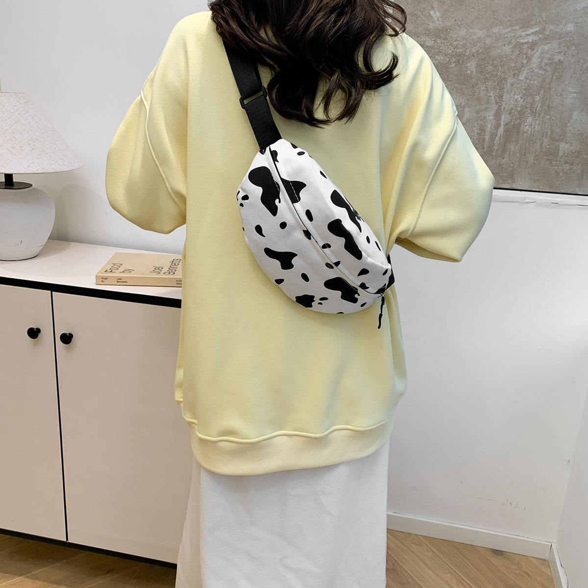 223g Weight Polyester Lining Material Zipper Closure Type Sling Strap Strap Type Fanny Pack Bags Type Casual, Daily, Shopping Occasion Nylon Material Cows, Solid Color Pattern All Seasons Season Women's Gender Basic Style Oval Shape Women's Basic Cows Solid Color Nylon Waist Bags 35