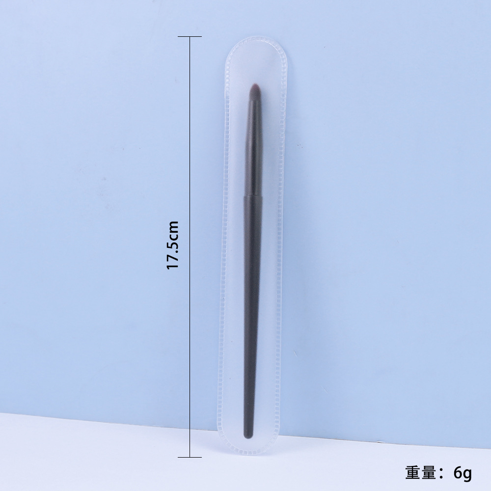 Cepillo corrector de detalles precisos La cabeza de lápiz cónica cubre las ojeras, las lágrimas, las líneas nasolabiales, las marcas de acné, el cepillo de maquillaje suave