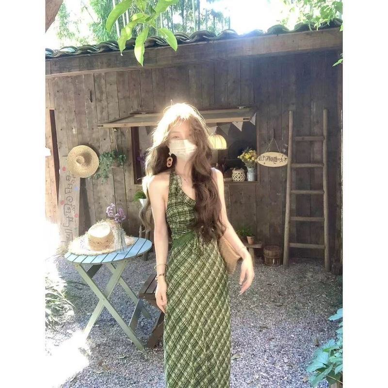 Retro Fresh Green Plaid Suspender Dress for Women 2025 New Style Gentle Elegant Waist Slimming Look Backless Long Skirt