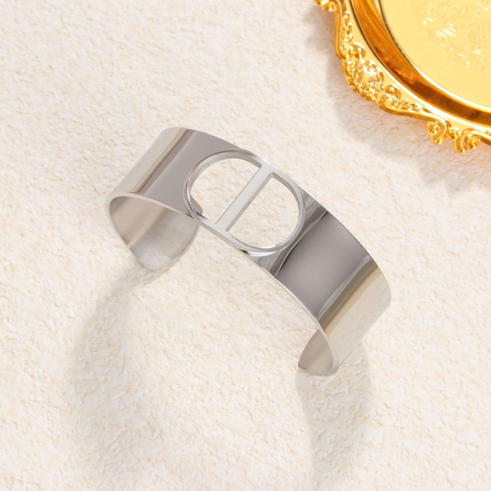 73cd 오픈 팔찌 스틸 컬러