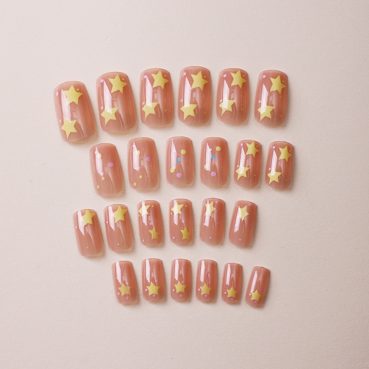 Millones de puntos de venta de uñas simples, estrellas de punto de onda, uñas blanqueadoras, 24 piezas de uñas dulces, uñas desmontables.