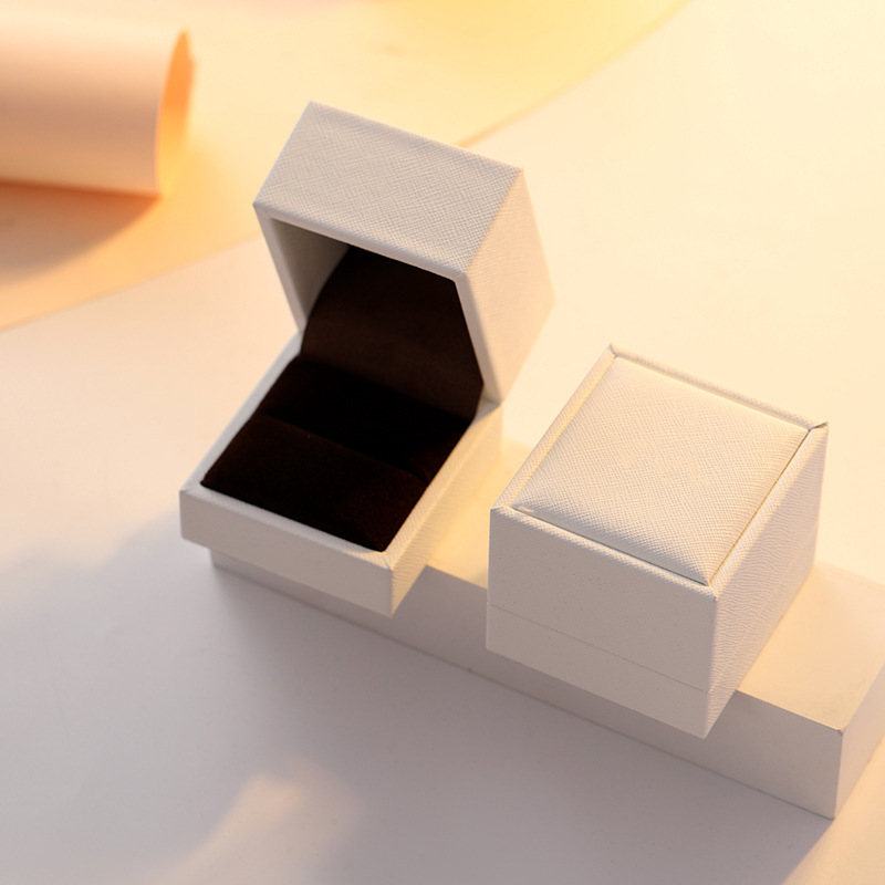 Fuente de fábrica ins caja de joyería de terciopelo caja de anillo pendientes caja de collar caja de brazalete caja de joyería caja de embalaje al por mayor