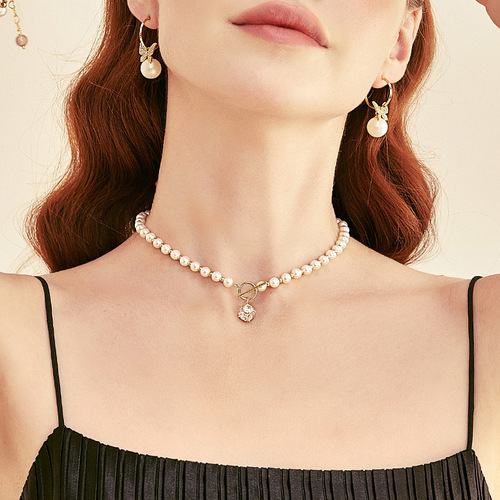 Baroque Pearl Necklace for Women, Clavicle Chain, Unique and Sophisticated Design, Light Luxury, Simple and Retro Choker