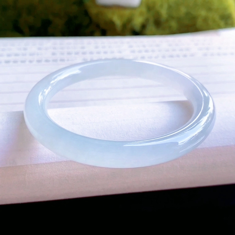 Natürliches burmesisches Typ-A-Jadeit-Armband, Jade-Armreif_voghion.com