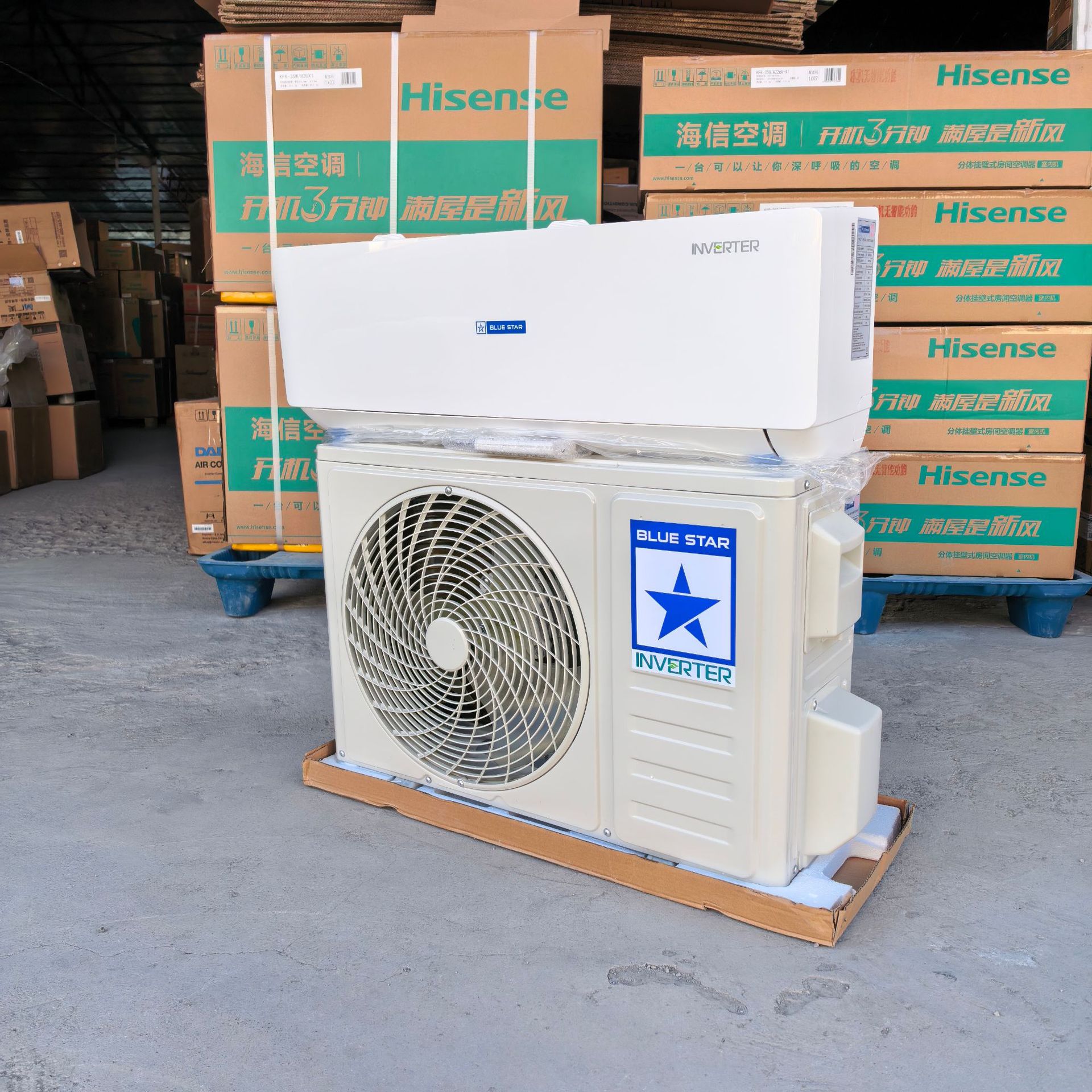 Eksport darajasidagi devorga o'rnatiladigan konditsioner, 12000BTU, 1.5 HP, 220V/50Hz, inverter turi (sovutish va isitish).