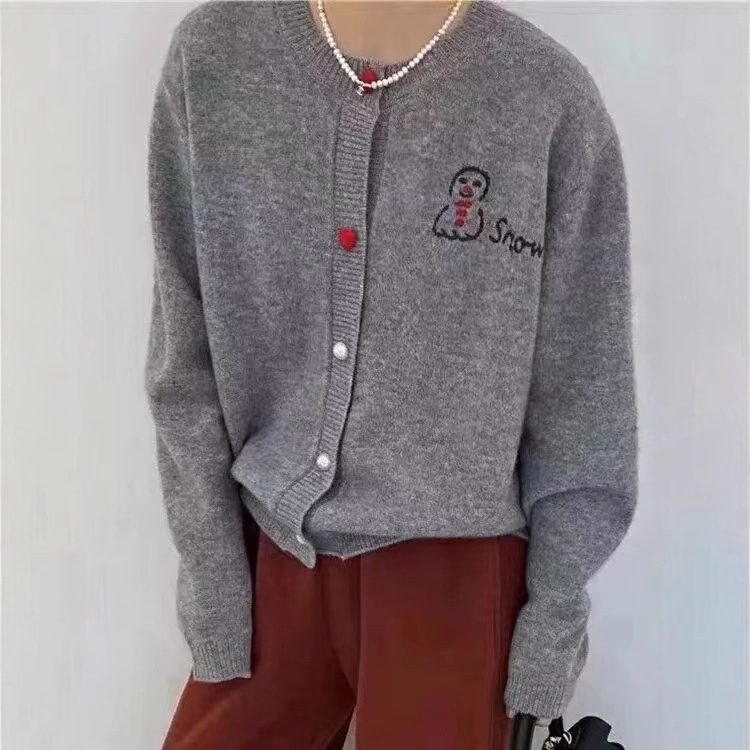 Demi-season sweater with a round collar