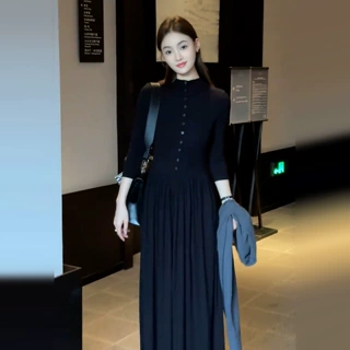 法式极简赫本风黑色连衣裙女长袖收腰高级感气质秋冬打底内搭长裙