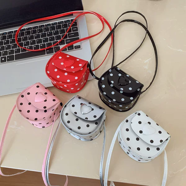Stylish and trendy children's coin purse, featuring a PU polka dot print, a small and cute design, and can be worn as a shoulder bag or crossbody bag