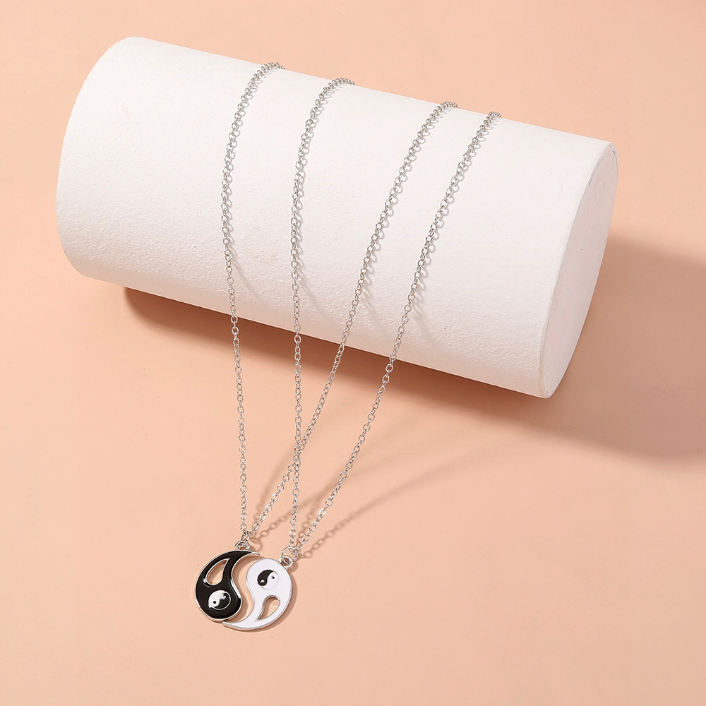 Fashion Tai Chi Gossip Yin Yang Hollow Stitching Necklace display picture 4