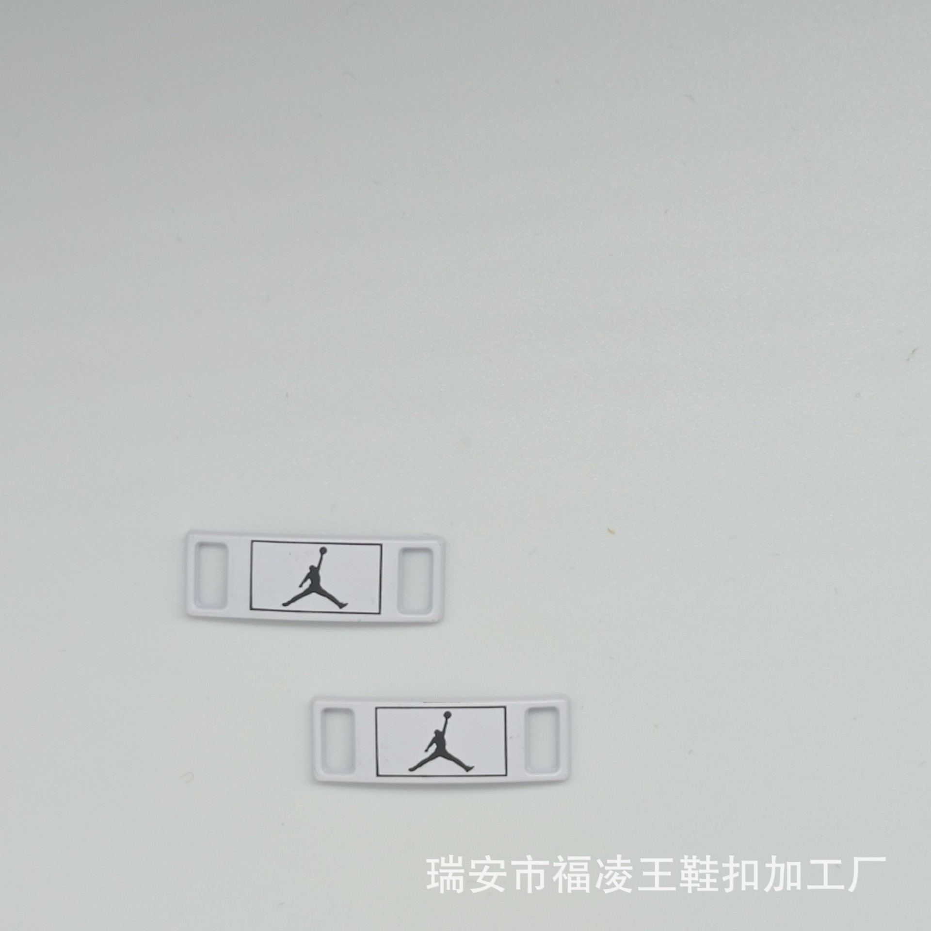 自作金属aj靴バックルランニング靴板靴鉄牌潮靴周辺個性ロゴ靴標