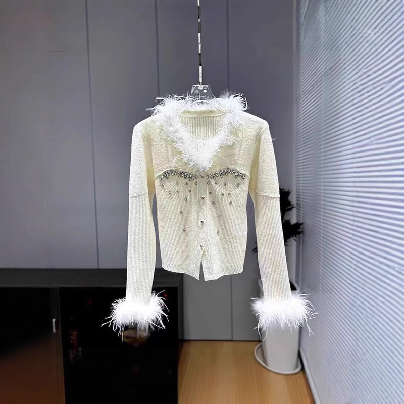 Trendy and Unique Women's Tops 2025 Autumn New Feather-Studded V-Neck Long-Sleeve Knit Cardigan Trendy and Unique Women's Tops 2025 Autumn New Feather-Studded V-Neck Long-Sleeve Knit Cardigan