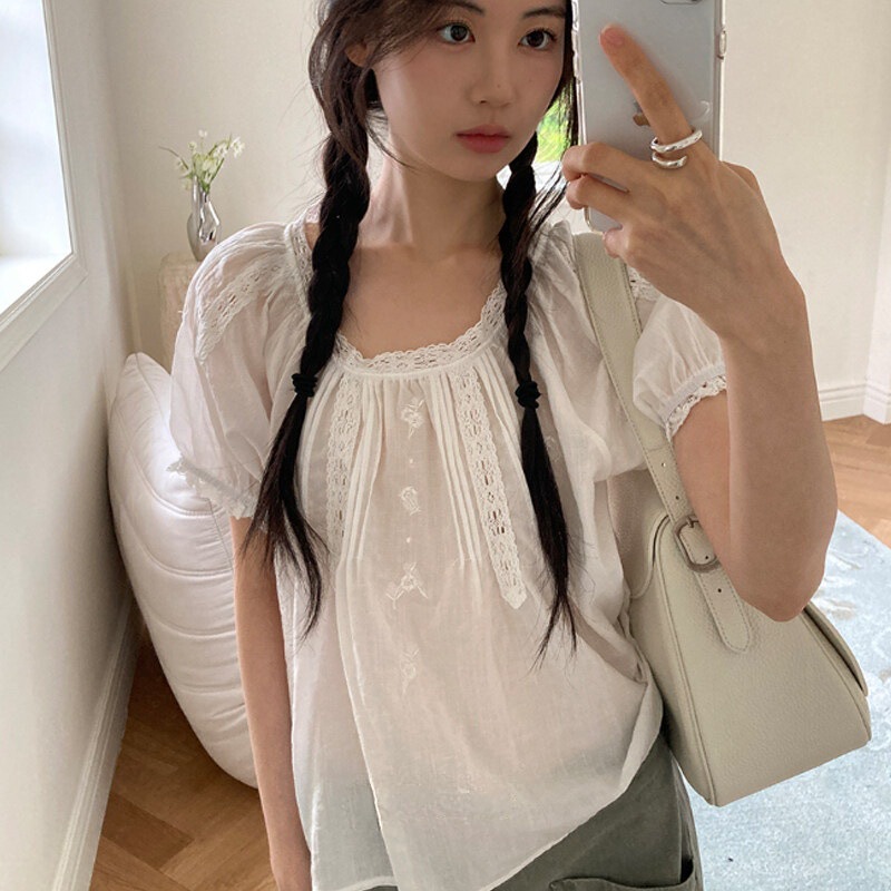 Now available: Korean designer Baby Jiang's same style embroidered lace short-sleeve shirt, Korean-style women's round-neck lace top Now available: Korean designer Baby Jiang's same style embroidered lace short-sleeve shirt, Korean-style women's round-neck lace top
