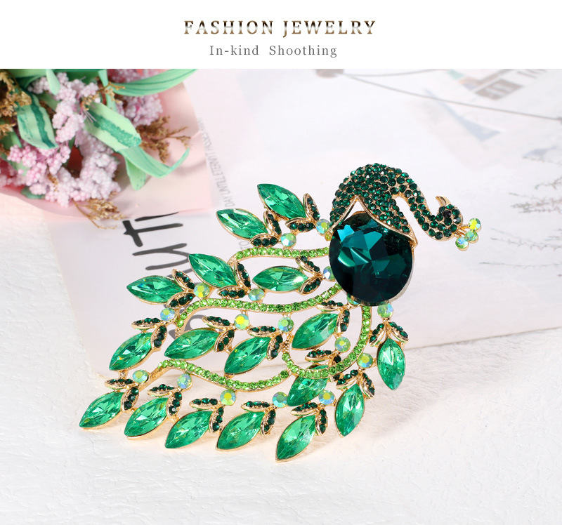 European and American Retro Green Peacock Corsage Alloy DiamondEmbedded Animal Pin Danrun New Arrival Brooch in Stock Wholesalepicture4