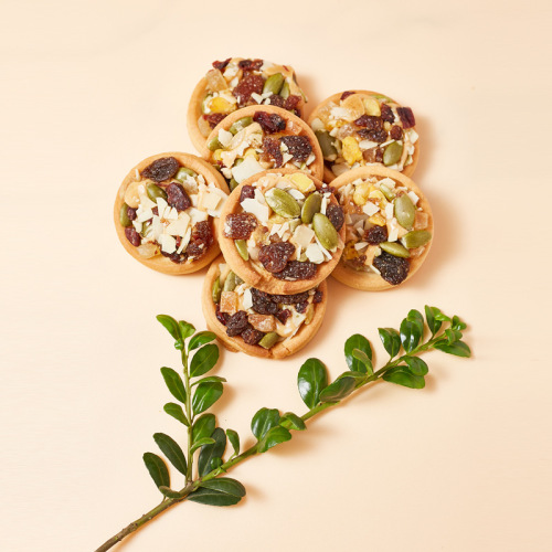 Internet celebrity nut round biscuits, tough breakfast, cranberry, handmade salted egg yolk flavor, Internet celebrity snacks, snacks