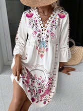 A womens printed Vneck lace spliced bellsleeve highwaisted