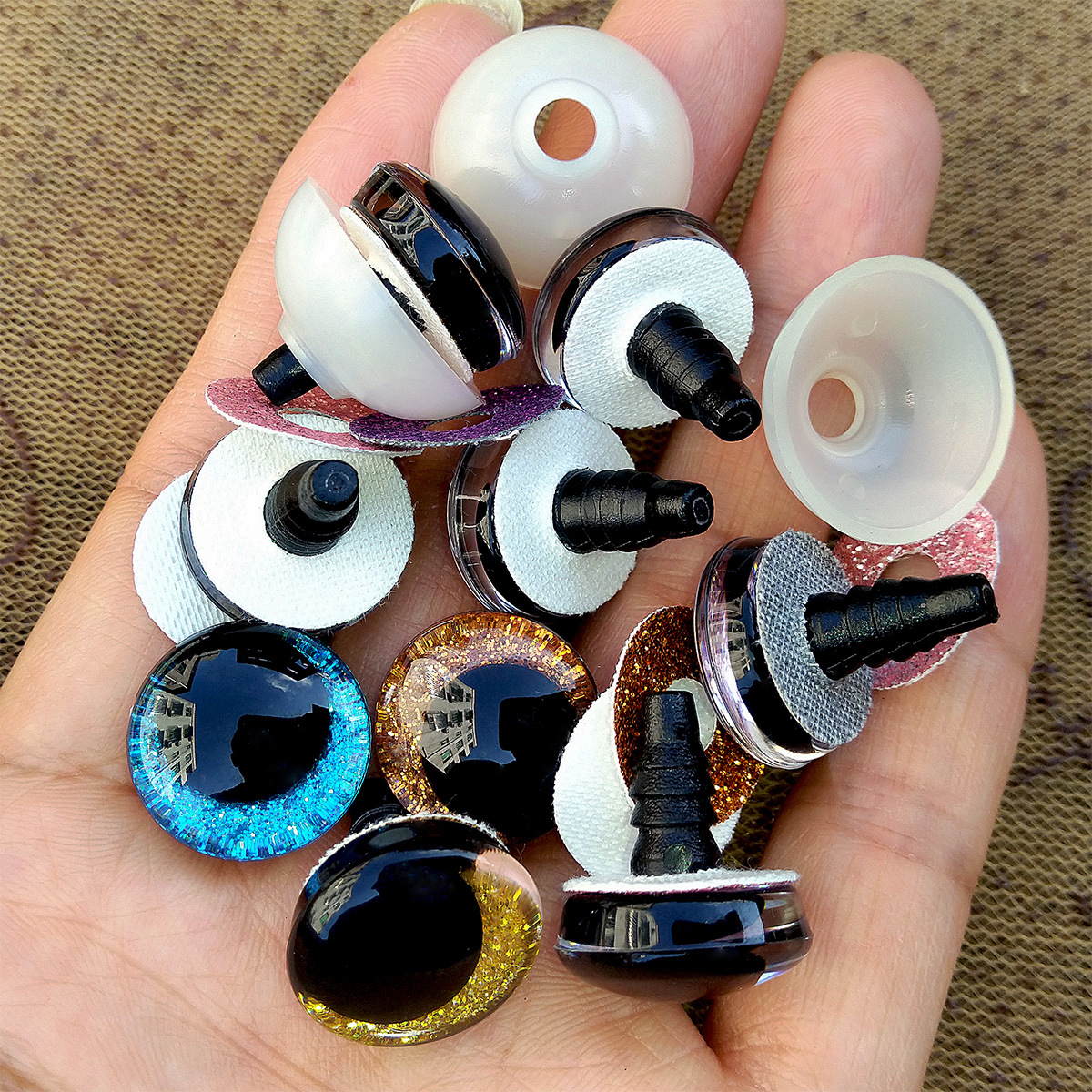 Cruzar la frontera 3D tridimensional alumno excéntrico torcido pupila brillo ojos muñeca de juguete muñeca gancho de punto DIY accesorios cuentas de los ojos