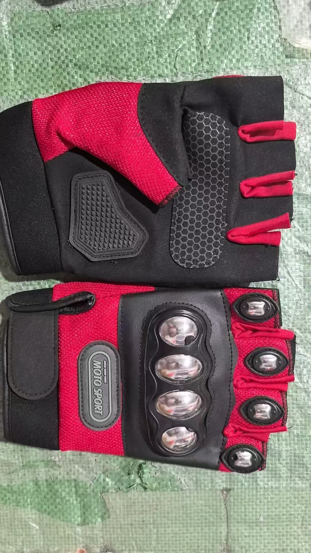 Guantes tácticos de defensa de cinco dedos al aire libre de acero inoxidable resistente a la caída y al desgaste, motocicletas de medio dedo largo