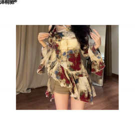 法式复古油画印花不规则斜肩喇叭袖衬衫女2024夏驰