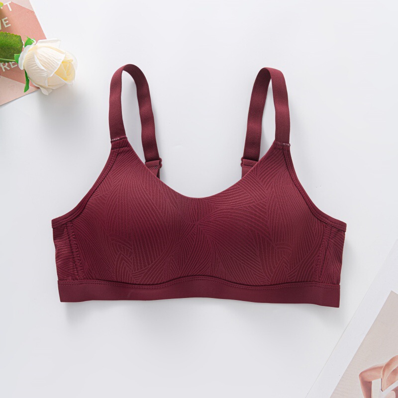 新商品の胸は小さくて下着の女性の通気性を集めて快適に副乳を収めます。|undefined