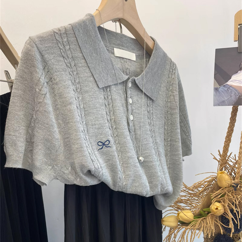 Woolen sweater with bow