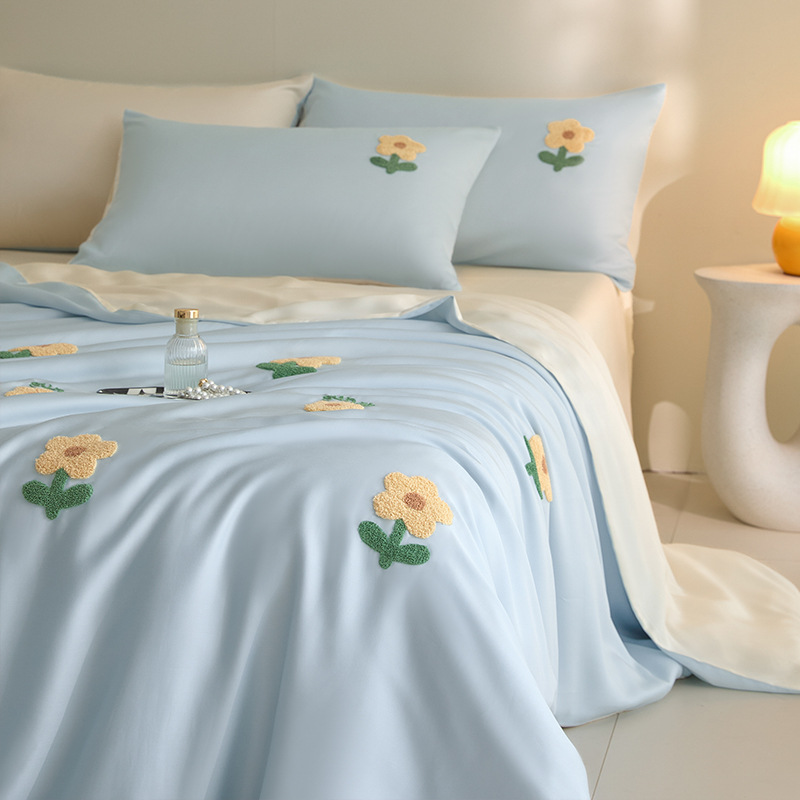 Ropa de cama de seda de hielo bordada con toalla de cuatro piezas, sábana fresca pequeña, funda de edredón, juego de tres piezas, ropa de cama de dormitorio fresca de verano