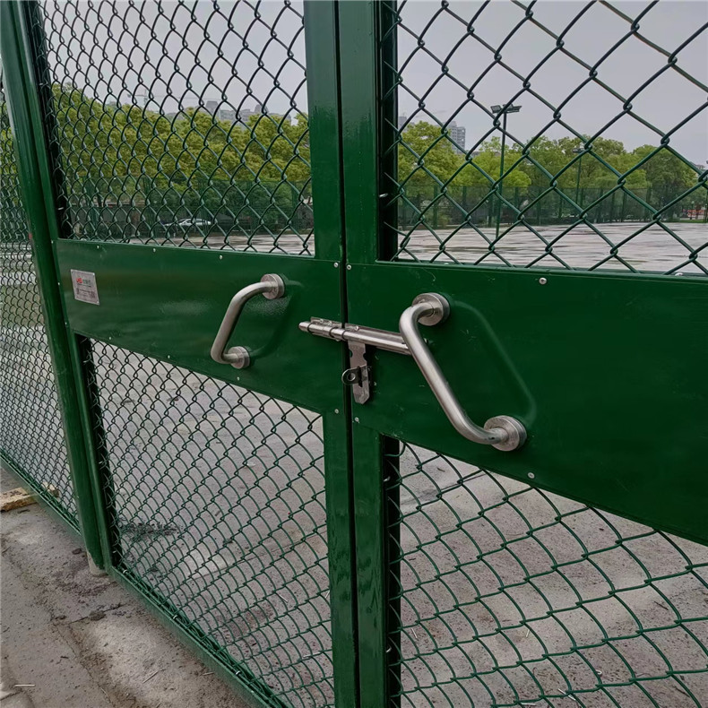 厂家供应球场围栏批发篮球场护围栏 体育场学校球场围栏