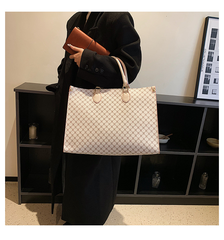 Women's Pu Leather Lattice Elegant Bucket Zipper Handbag display picture 3