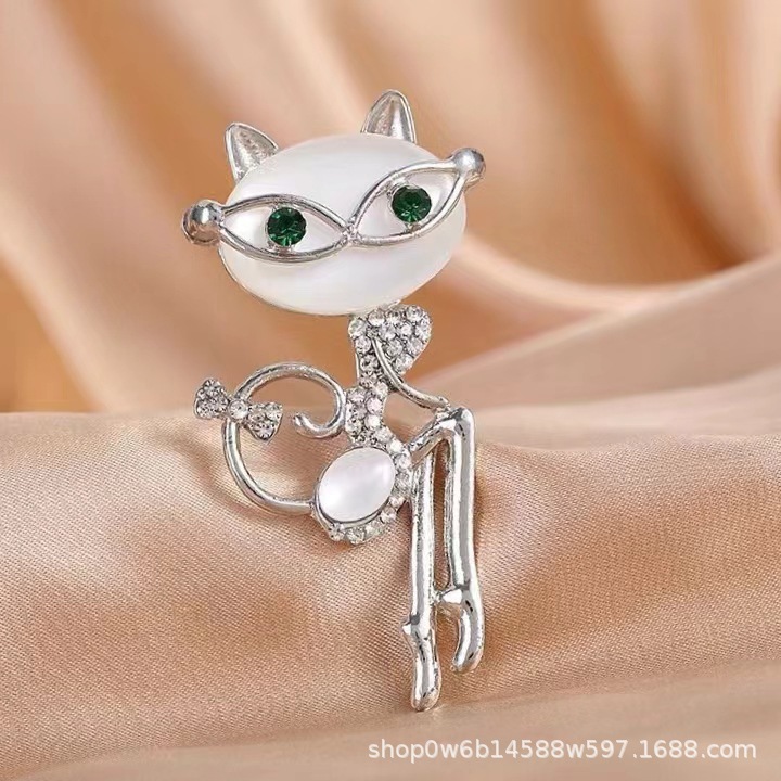 Super cute kitten cat eye stone brooch high-end Korean Crystal cat suit collar pin Cat Girl personalized clothes