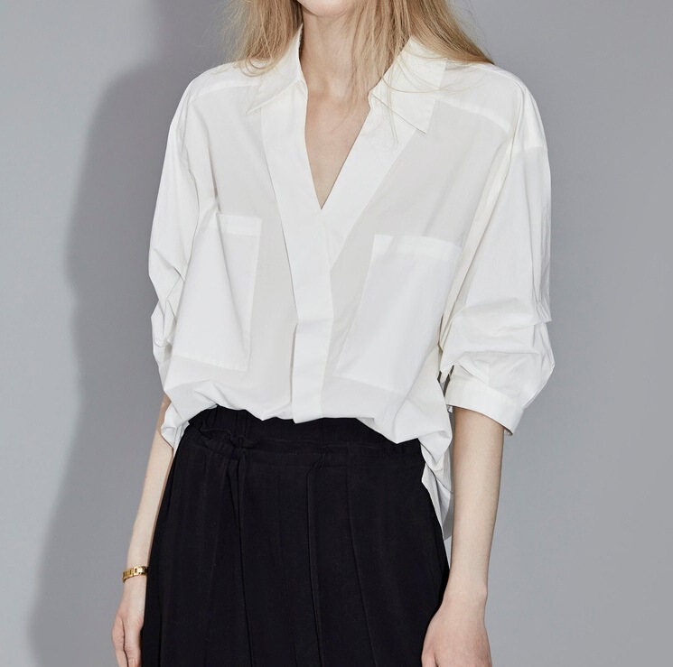 Niche Design White Mid-sleeve V-neck Shirt Women's 2023 Summer New Elegant Thin Light Luxury High-end Top