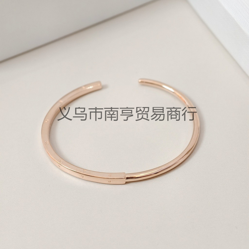 Classic Logo Open I-D Bracelet, Hard Bracelet, Silver-Plated, Simple, High-End, Light Luxury, Niche Gift for Girlfriend or Best Friend Classic Logo Open I-D Bracelet, Hard Bracelet, Silver-Plated, Simple, High-End, Light Luxury, Niche Gift for Girlfriend or Best Friend