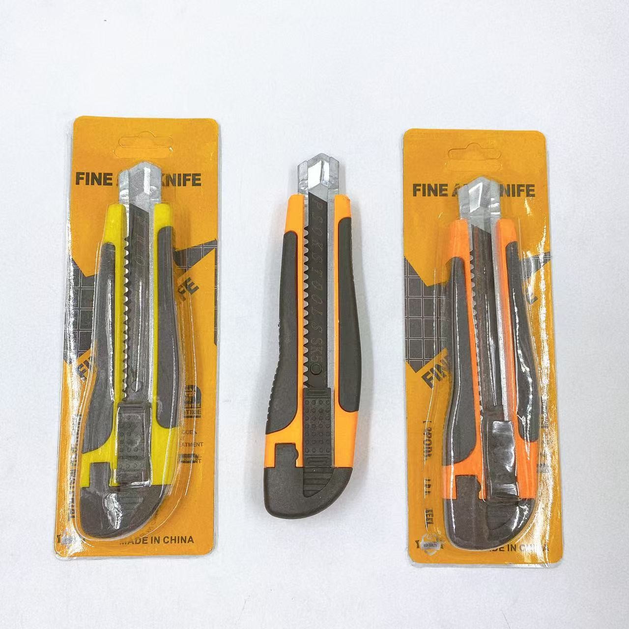 Cuchillo de uso general con tarjeta de succión Cuchillo de papel de desmontaje expreso grande Cuchillo de papel tapiz Cuchillo de desembalaje Color engrosado Papelería de oficina al por mayor