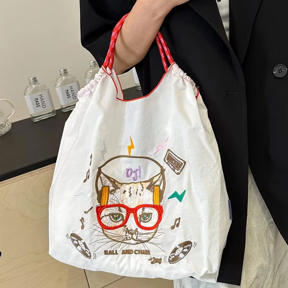 厳選ネット赤同項日系ボールチェーン刺繍レジ袋女性ファッション小衆大容量シングルバッグ潮