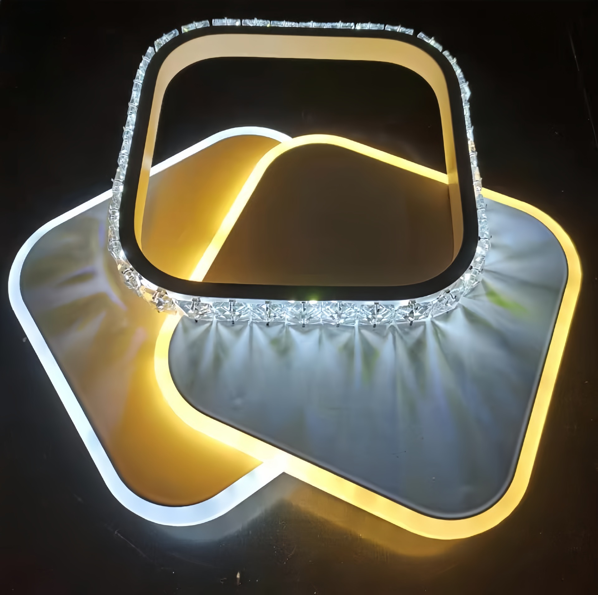 Simple nuevo fondo de pared escalera de aluminio moderno Zhongshan lámpara de cristal lámpara de pared de pasillo creativa lámpara de pared lámpara de pared