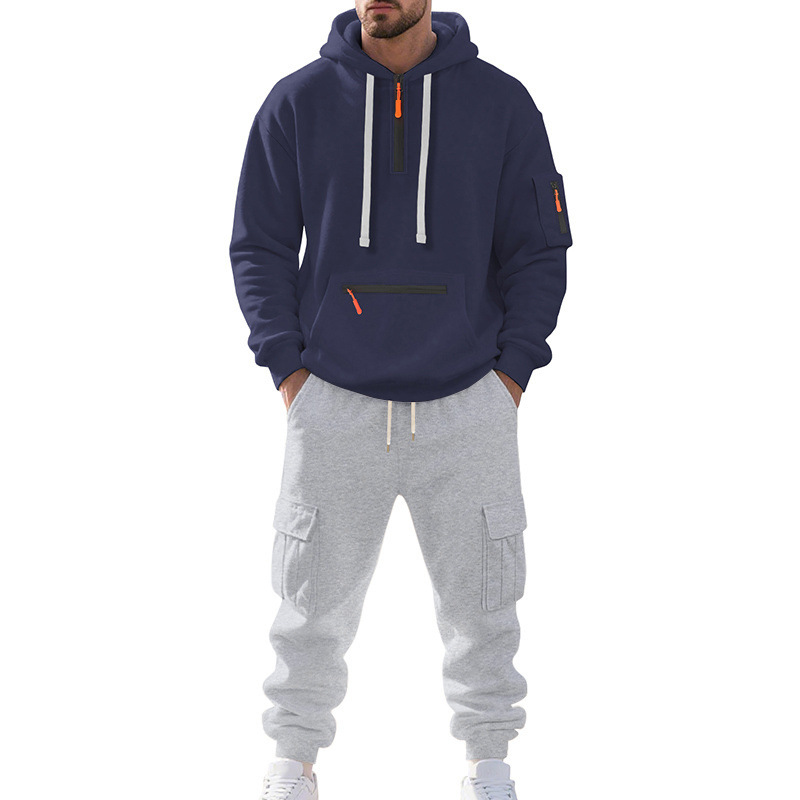 네이비 블루 셔츠와 라이트 그레이 팬츠