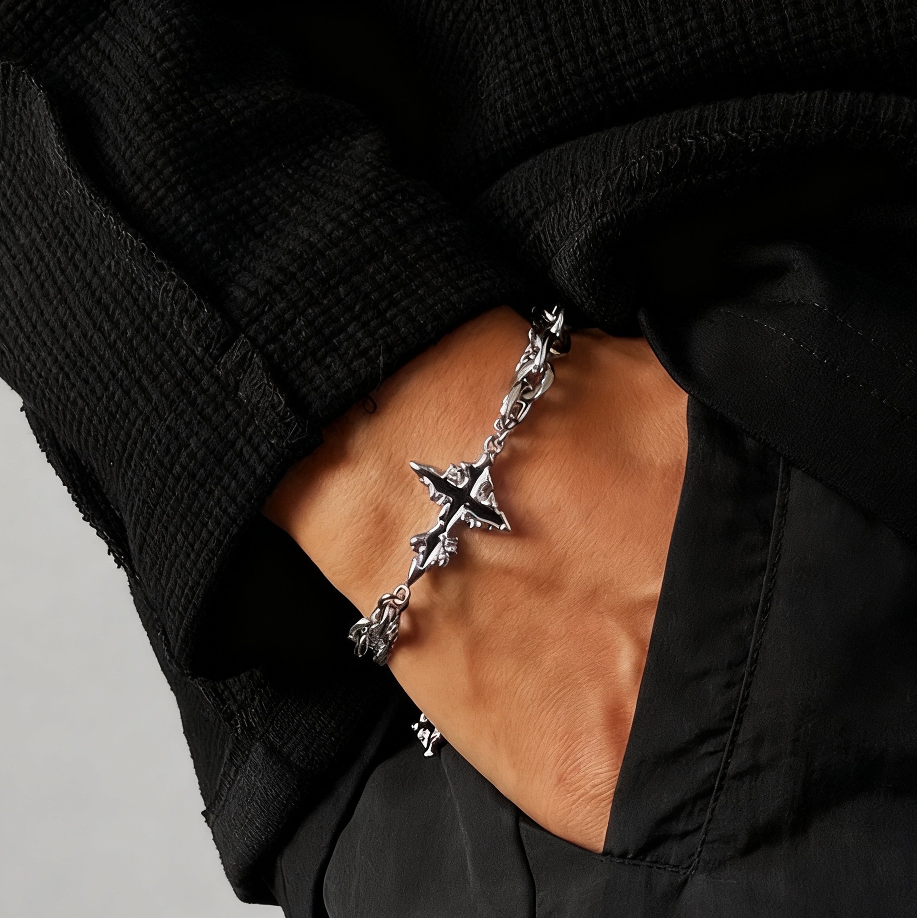 1 Piece of Iron Starburst Decorative Bracelet, Dark Cross Bracelet, Trendy and Versatile for Men and Women, High-End American Hip-Hop